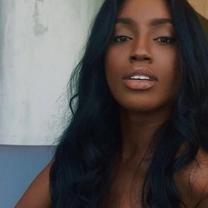 Meet your Posher, Miss